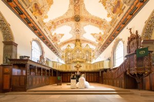 hochzeitsfoto-kirche-leer